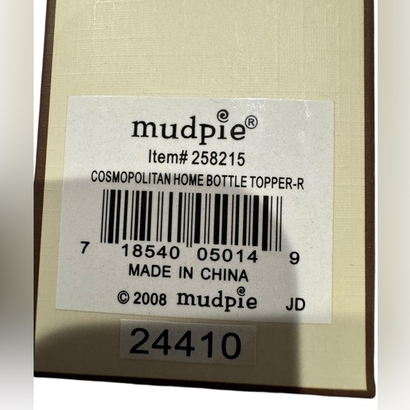 MUDPIE Cosmopolitan Home Letter 
"R” Engraved Crystal Bottle Topper. 
NIB - Picture 3 of 3
